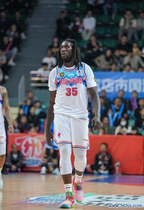 阿不都20+17领衔，新疆三将20+狂胜广州，总比分2-0