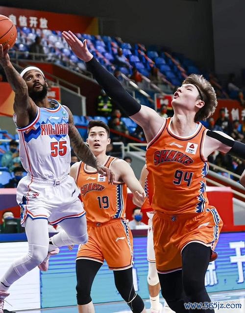 阿不都20+17领衔，新疆三将20+狂胜广州，总比分2-0